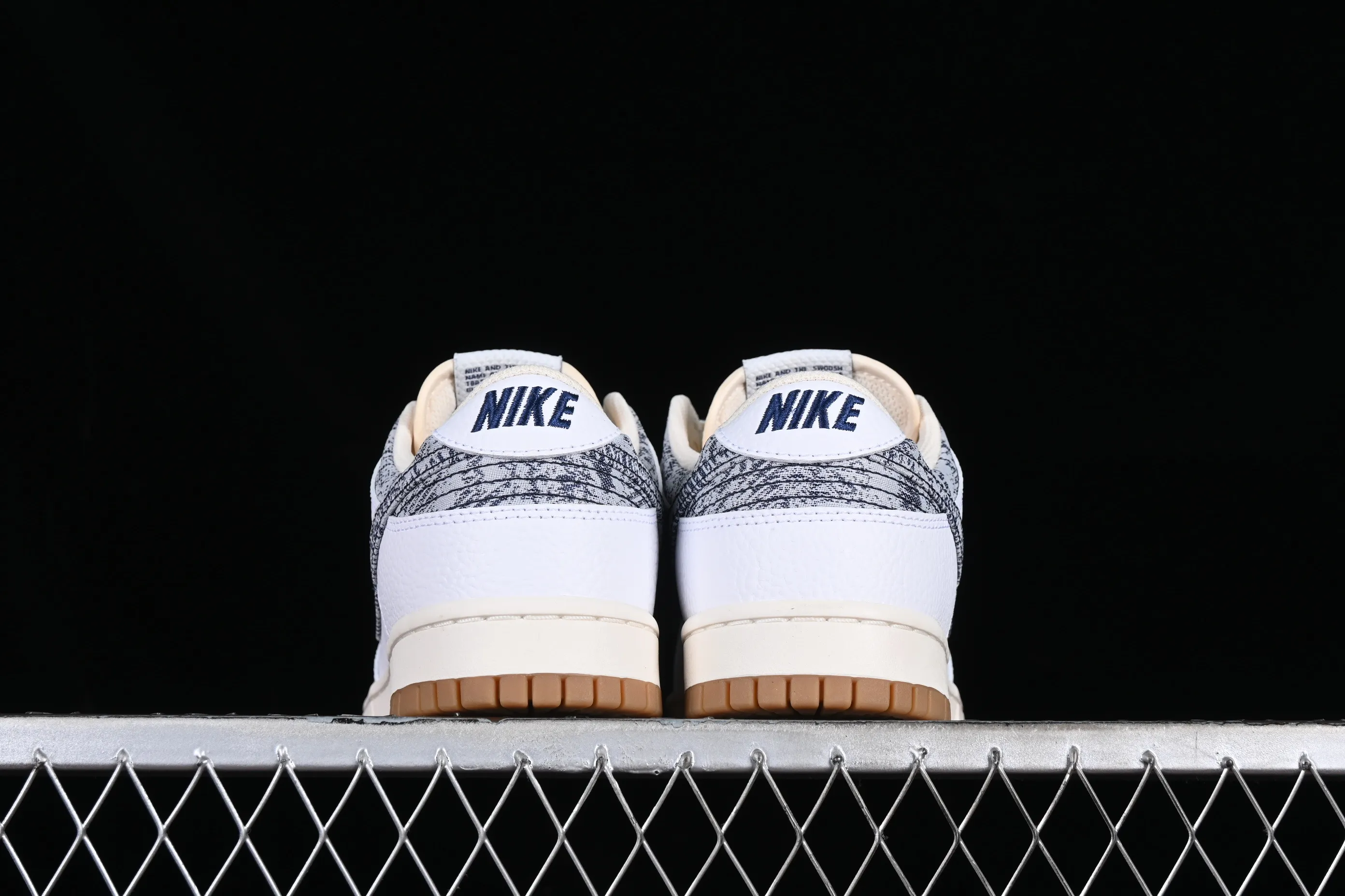 All categories Nk SB Dunk series Nk SB Dunk Low low-top sneakers Nk Dunk Low "Washed Denim" washed denim SB dunk series low-top casual sports skateboard shoes FN6881-100